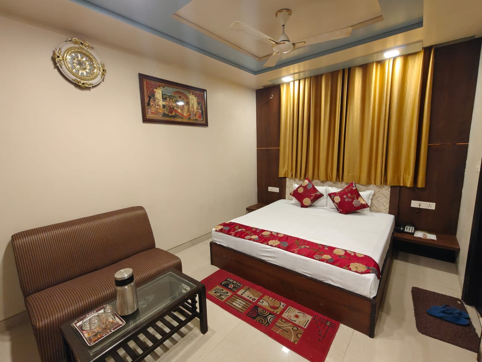 DELUXE DOUBLE ROOM