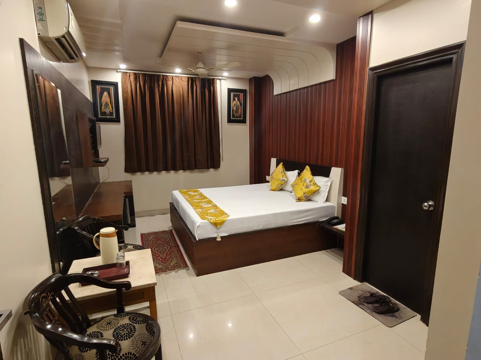 Triple Duplex Washroom & Vanity